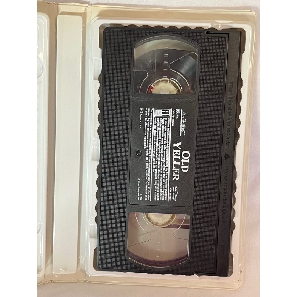 Walt Disney Old Yeller VHS Animal Adventures Series Fully Restored Edition 1997 - Picture 2 of 3